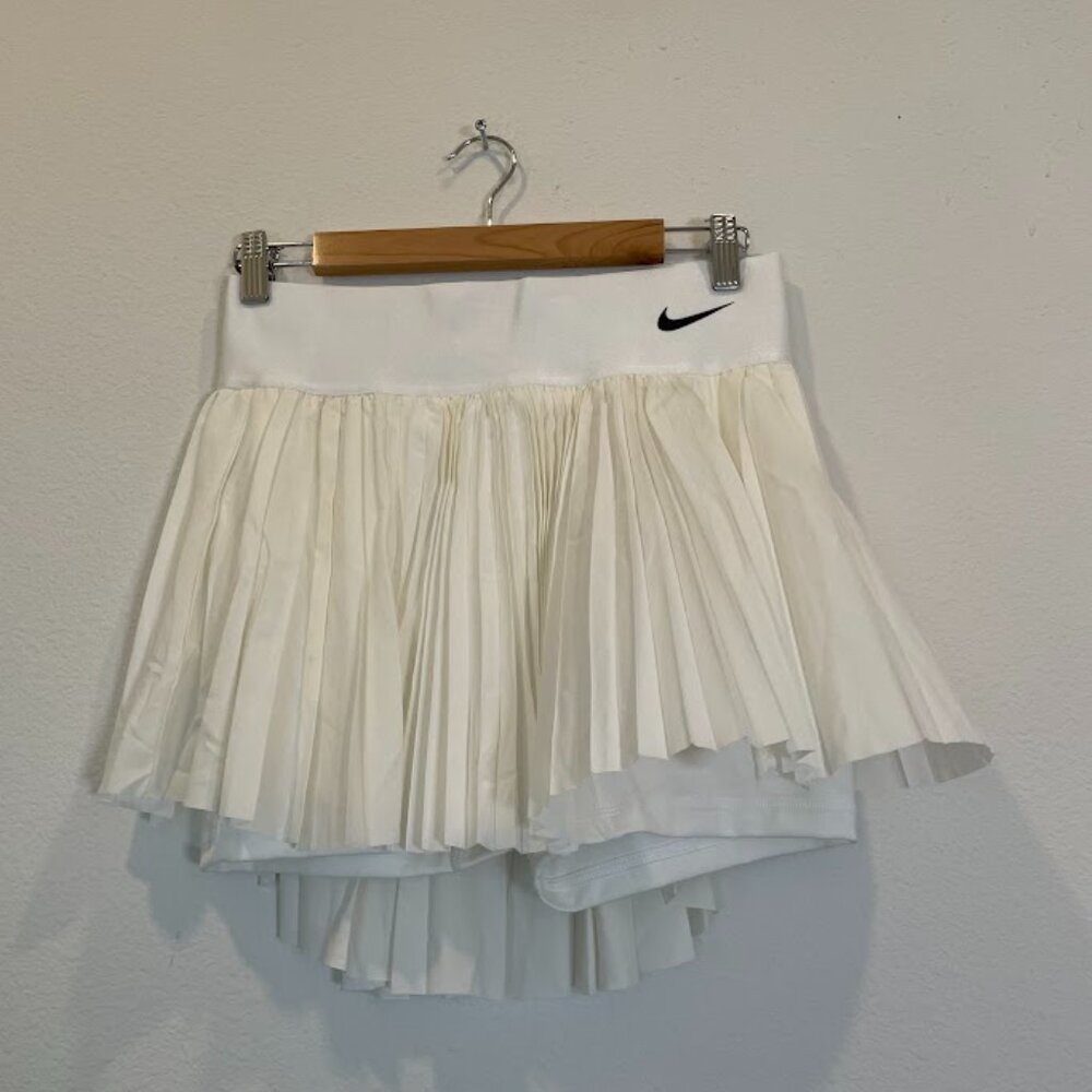 Nike Women's NikeCourt Dri-FIT Advantage Pleated Tennis Skirt Size M